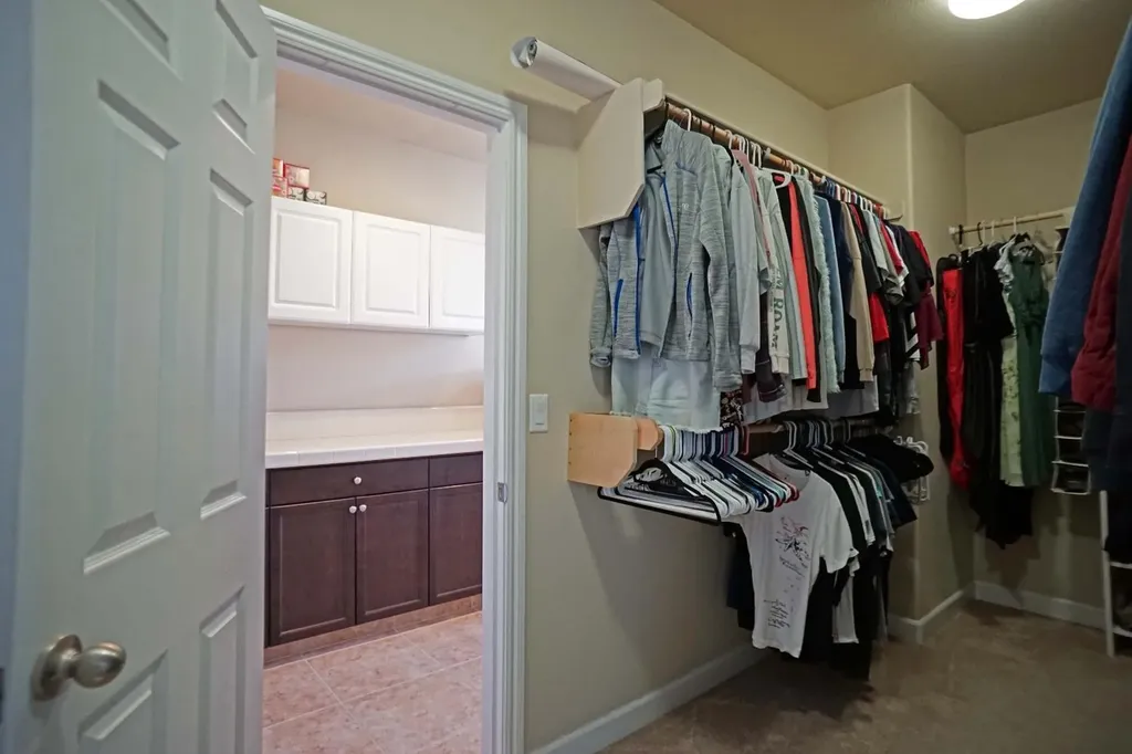 988 Blackwood Avenue Clovis CA 93619