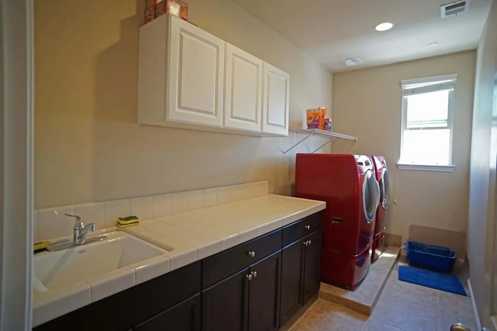 988 Blackwood Avenue Clovis CA 93619