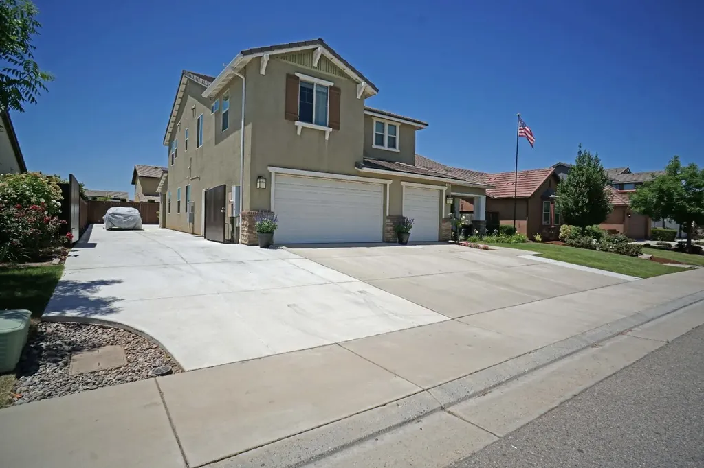 988 Blackwood Avenue Clovis CA 93619