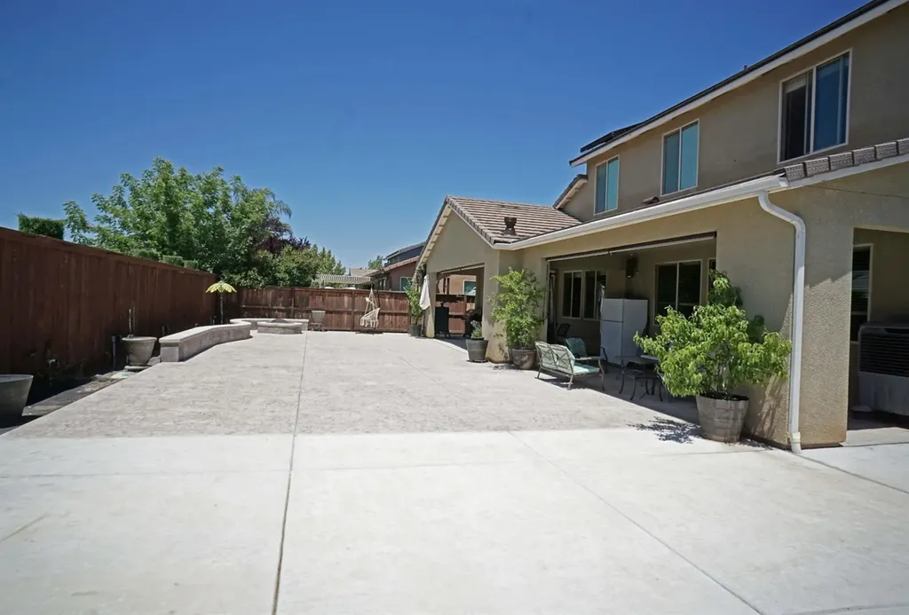 988 Blackwood Avenue Clovis CA 93619