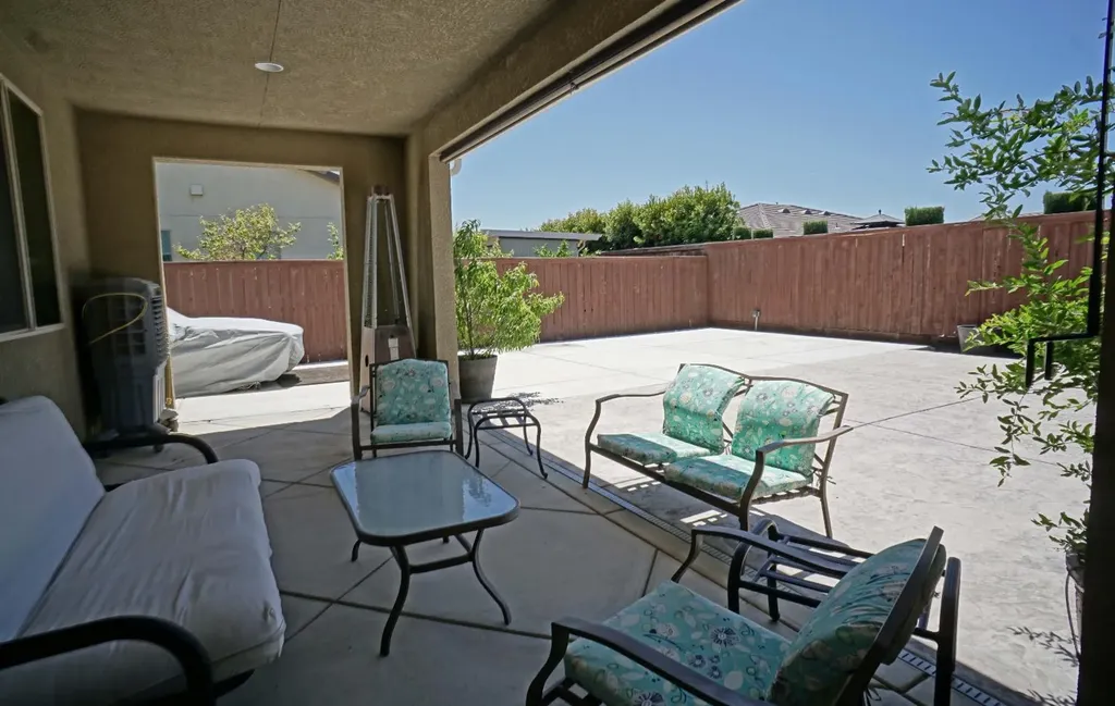 988 Blackwood Avenue Clovis CA 93619