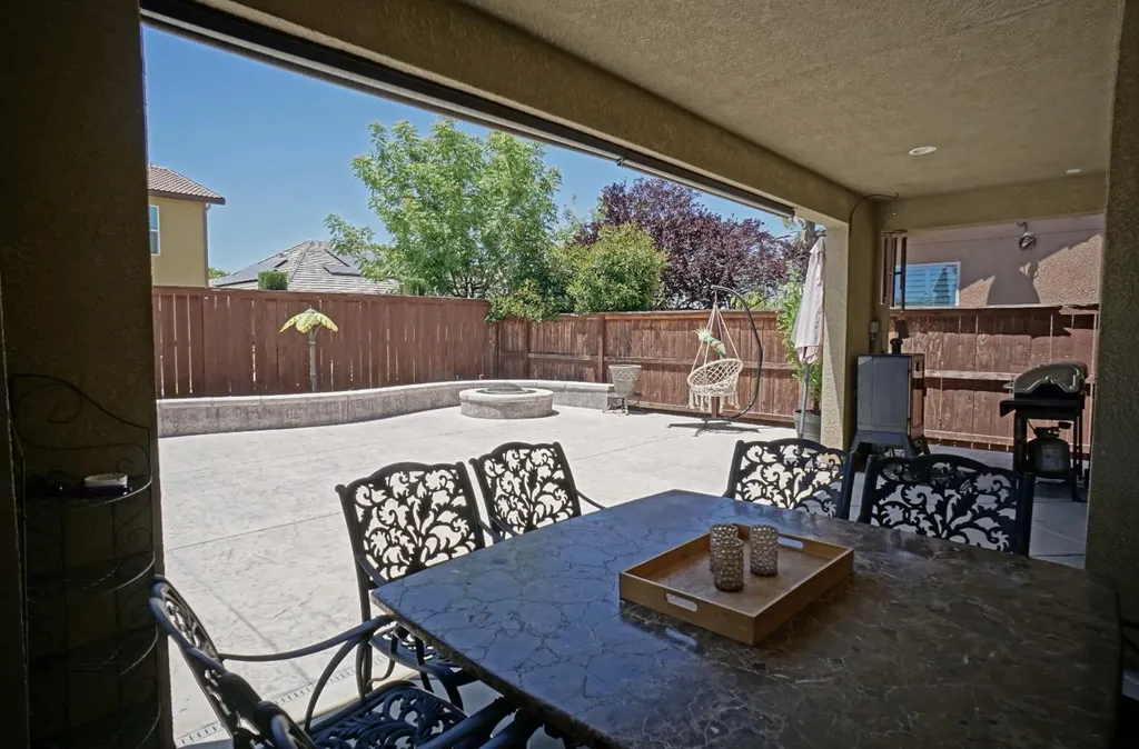 988 Blackwood Avenue Clovis CA 93619