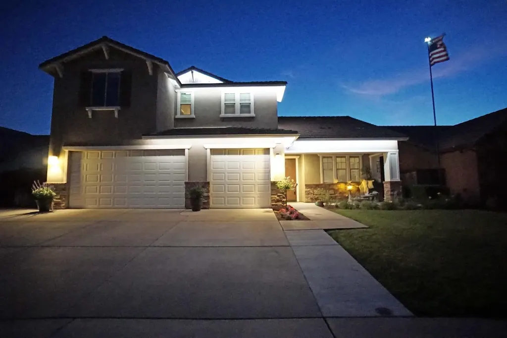 988 Blackwood Avenue Clovis CA 93619