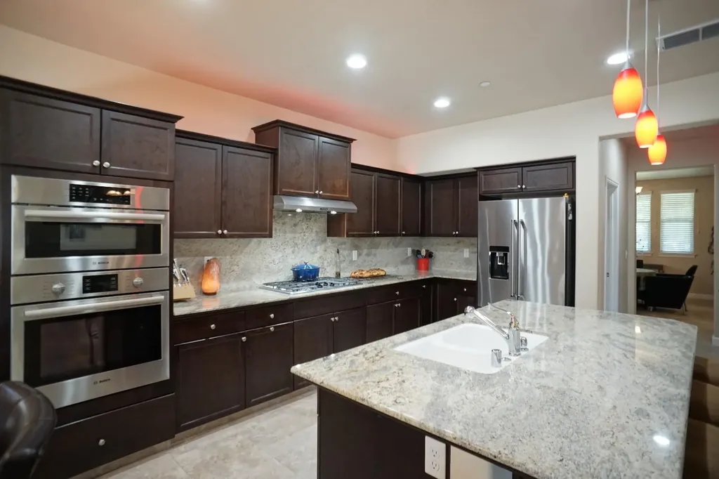 988 Blackwood Avenue Clovis CA 93619