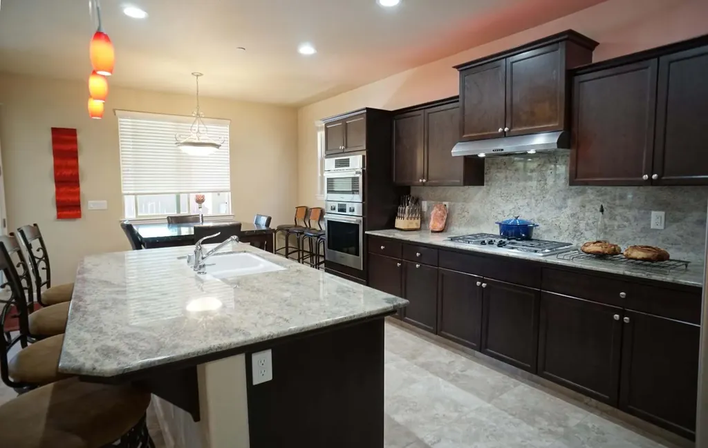 988 Blackwood Avenue Clovis CA 93619