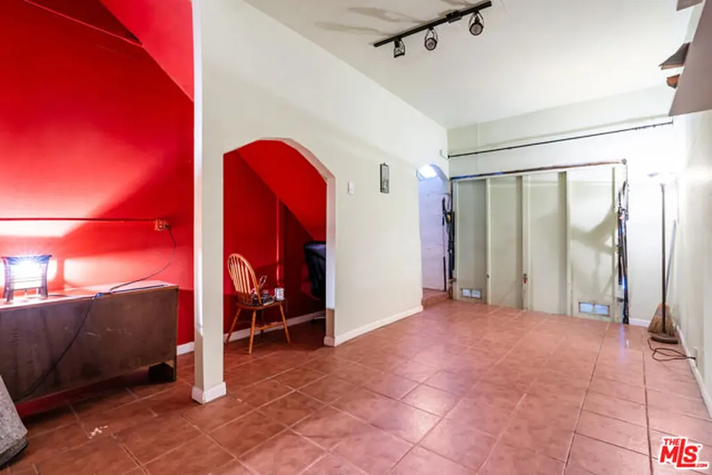 8041 Greenly Drive Oakland CA 94605