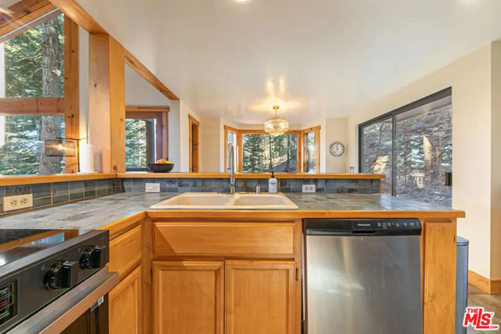 11504 Skislope Way Truckee CA 96161