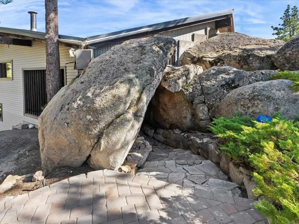 1082 Mountain Canary Drive South Lake Tahoe CA 96150