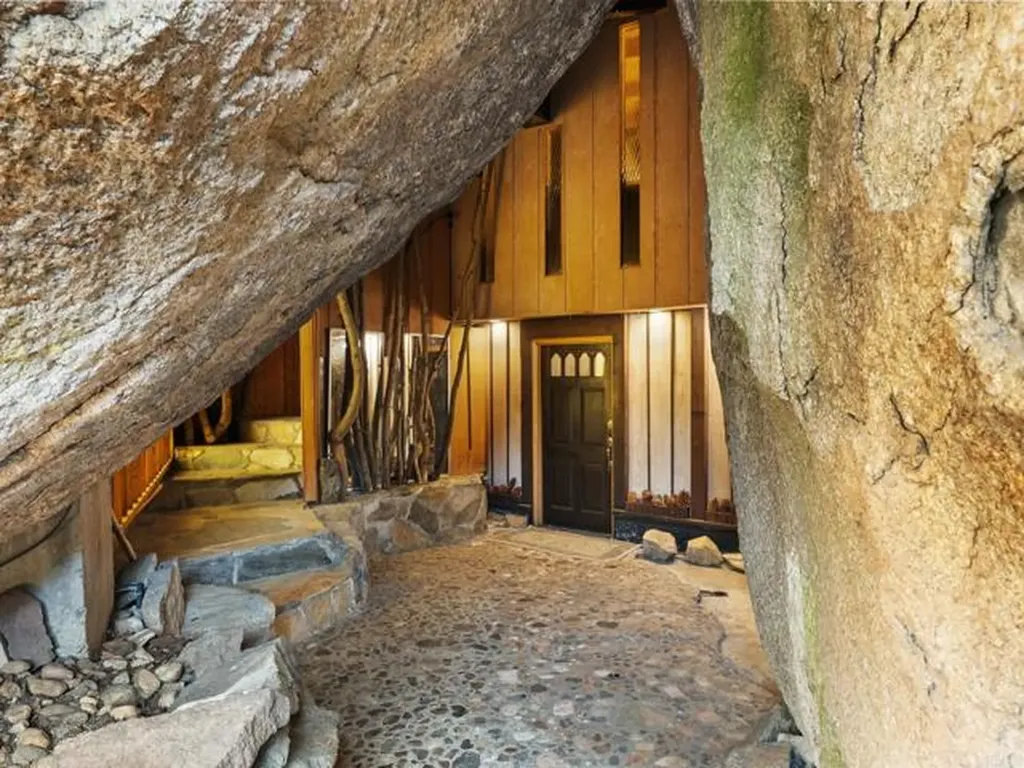 1082 Mountain Canary Drive South Lake Tahoe CA 96150