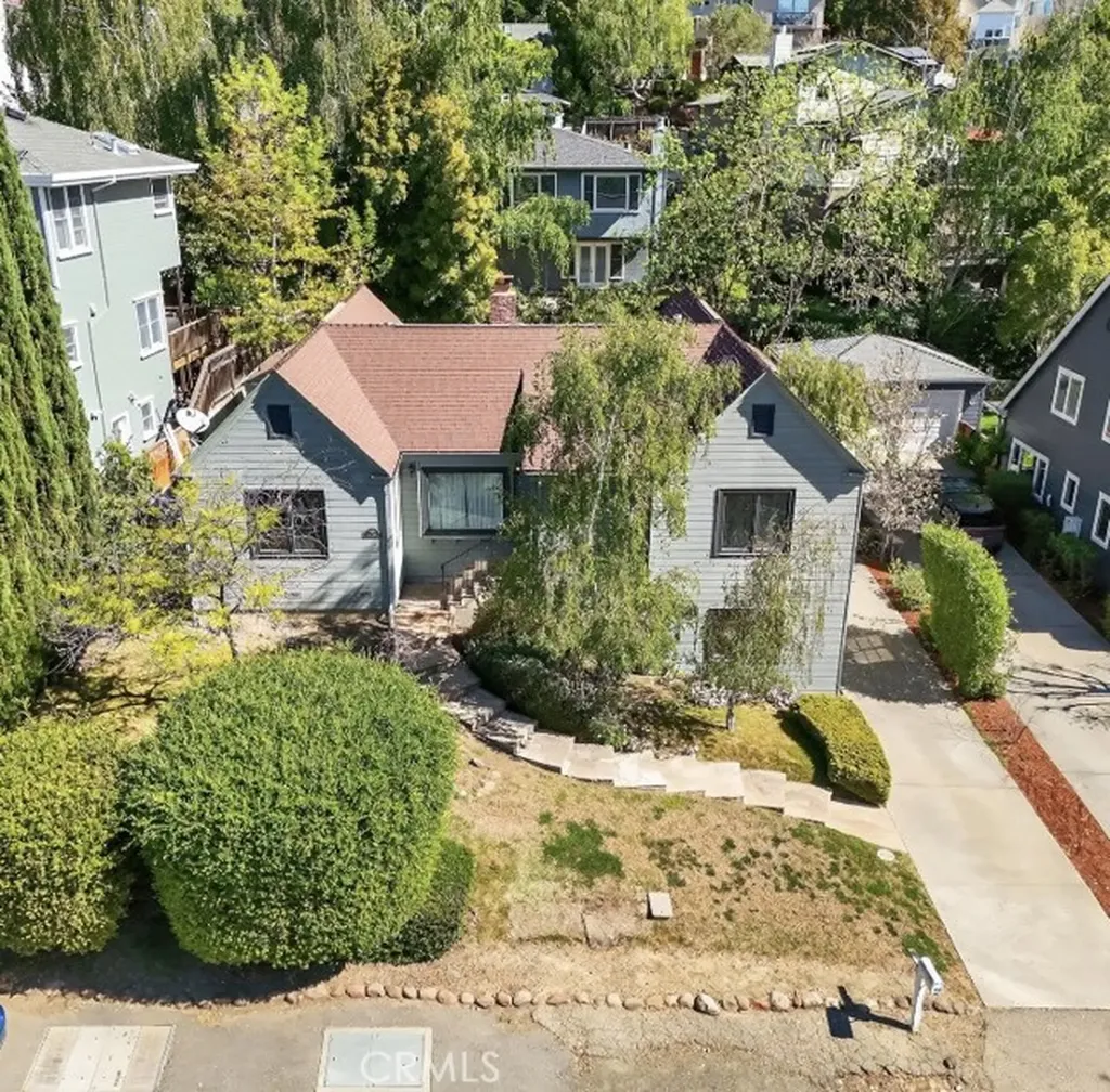 938 Leo Oakland CA 94611