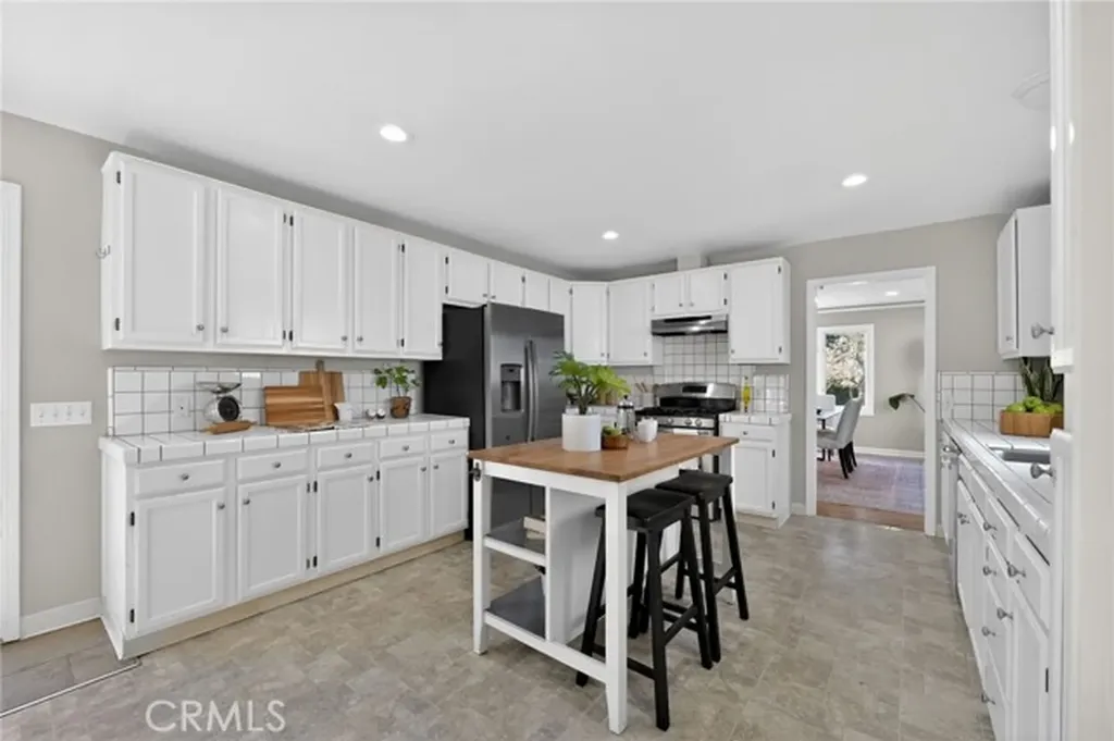 938 Leo Oakland CA 94611