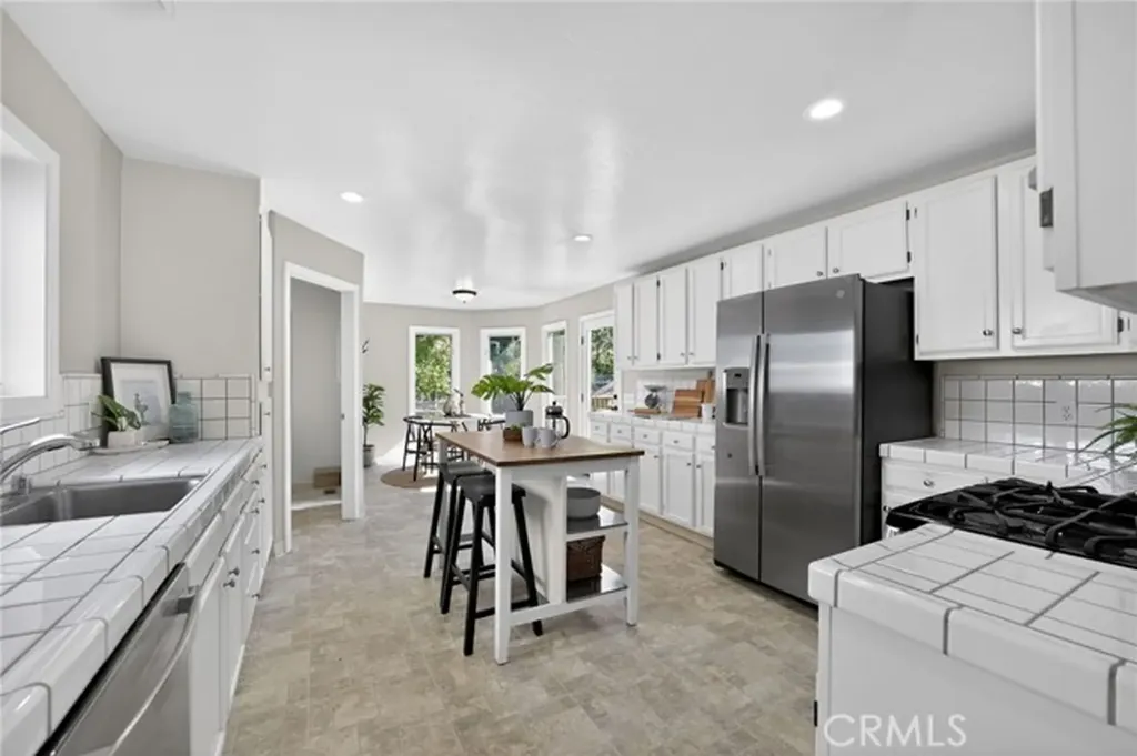 938 Leo Oakland CA 94611