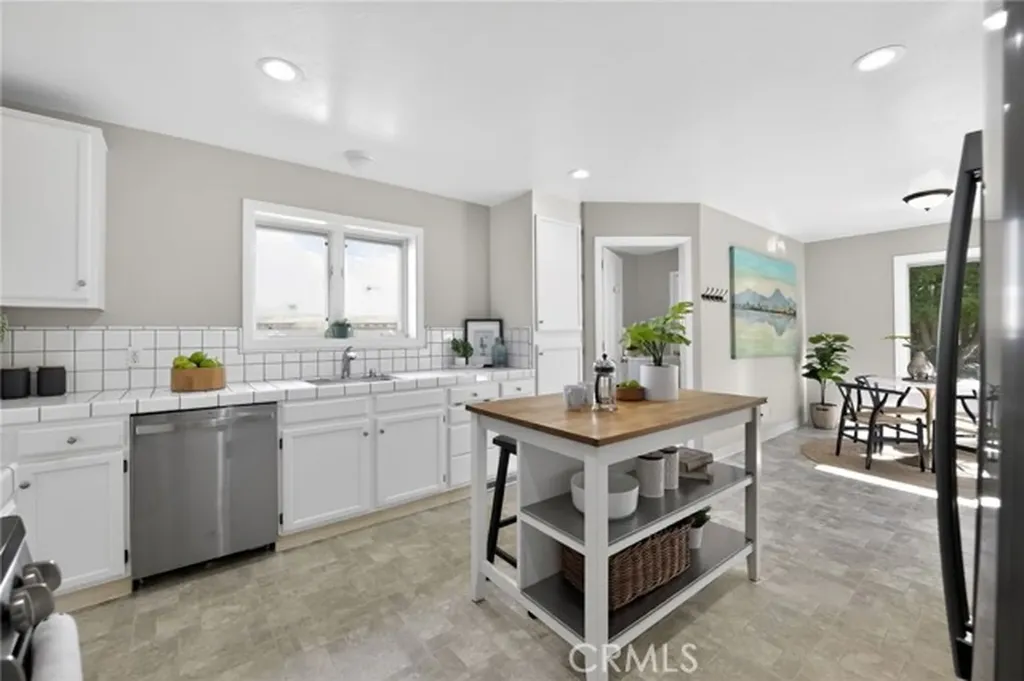 938 Leo Oakland CA 94611
