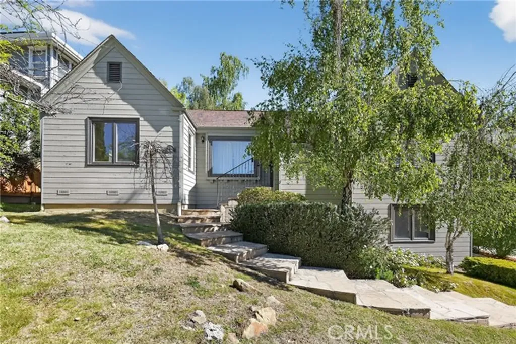 938 Leo Oakland CA 94611