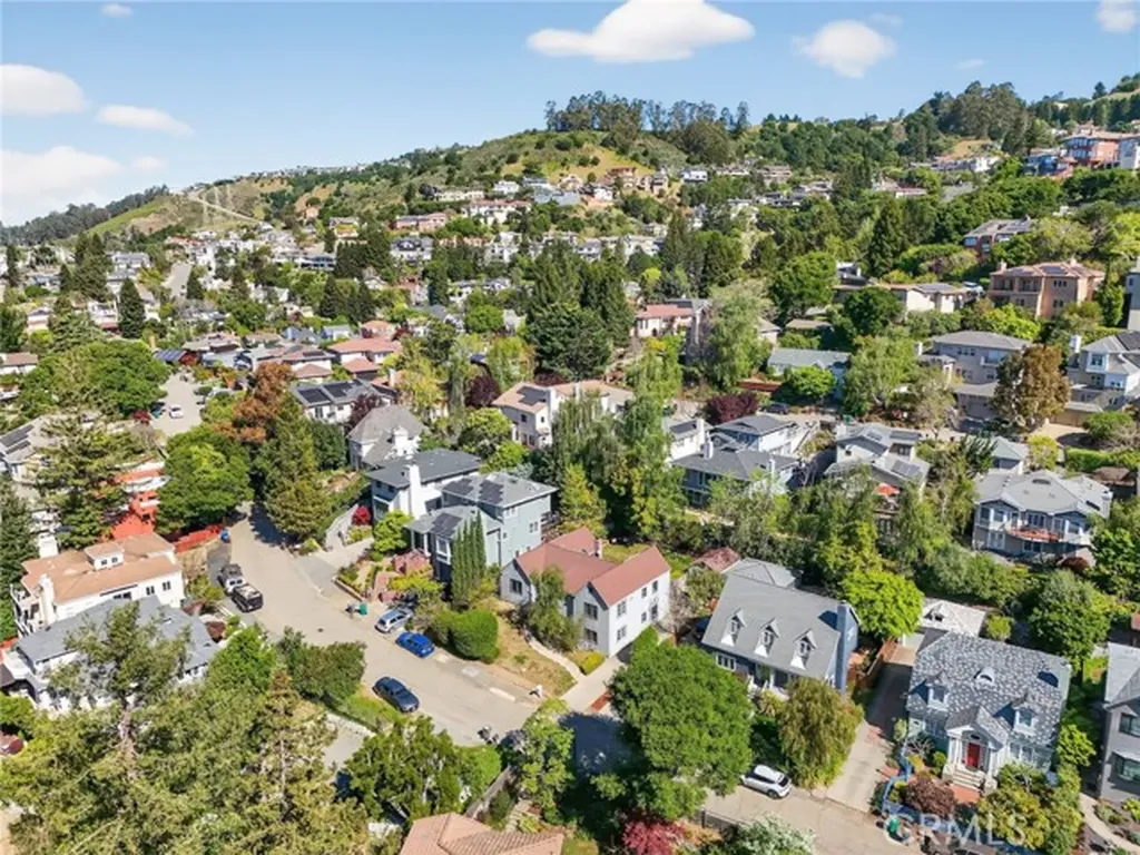 938 Leo Oakland CA 94611
