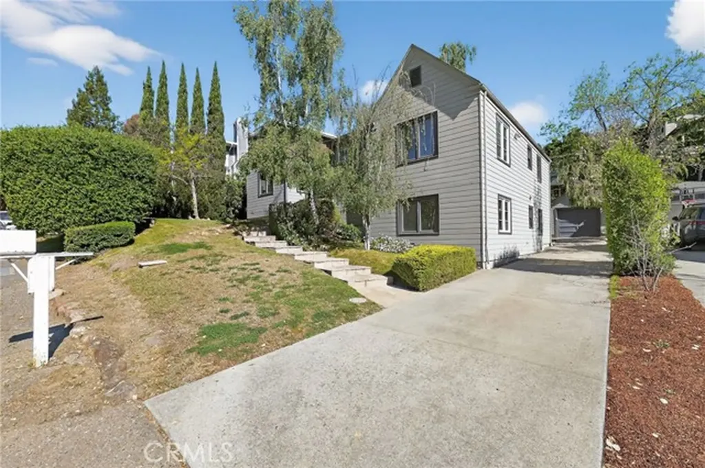 938 Leo Oakland CA 94611