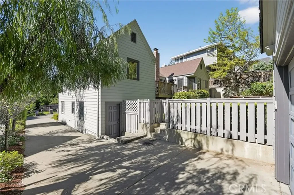 938 Leo Oakland CA 94611