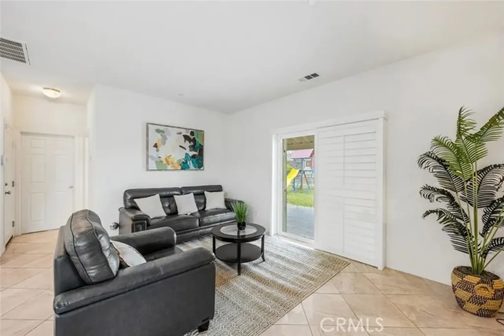 10995 Coalinga Avenue Montclair CA 91763