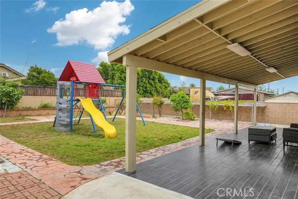 10995 Coalinga Avenue Montclair CA 91763