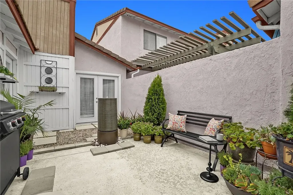 10978 Buckingham Way Montclair CA 91763