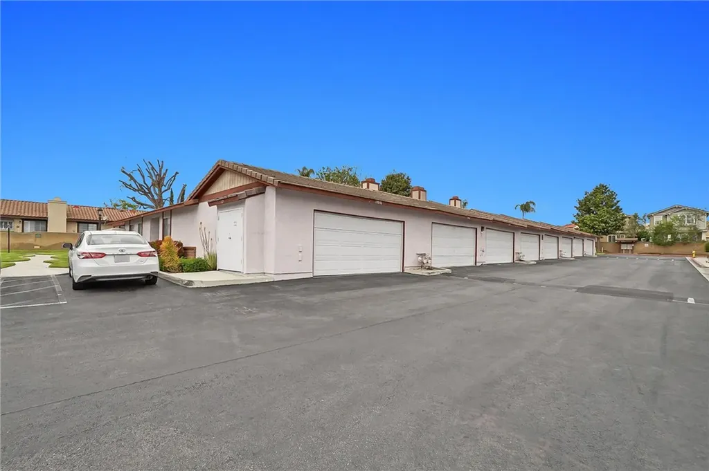 10978 Buckingham Way Montclair CA 91763
