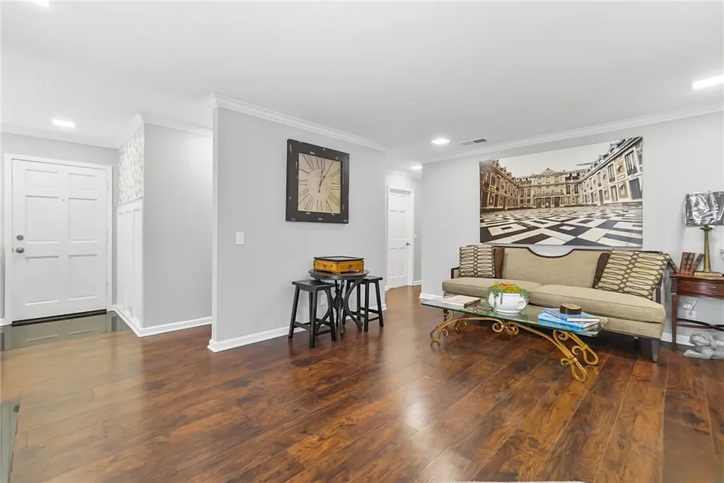 10978 Buckingham Way Montclair CA 91763