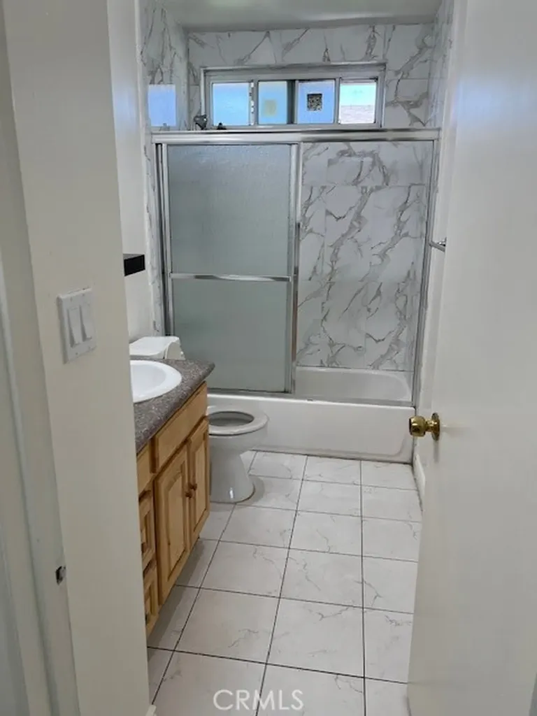 4594 Bandera Montclair CA 91763