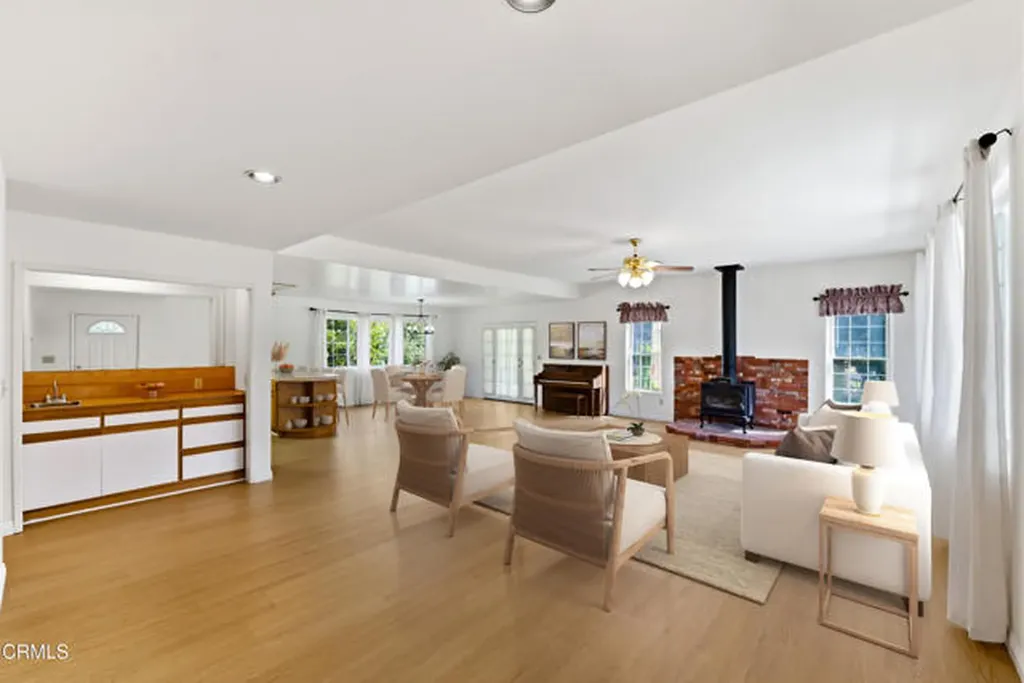 15811 Calle El Capitan Green Valley CA 91390