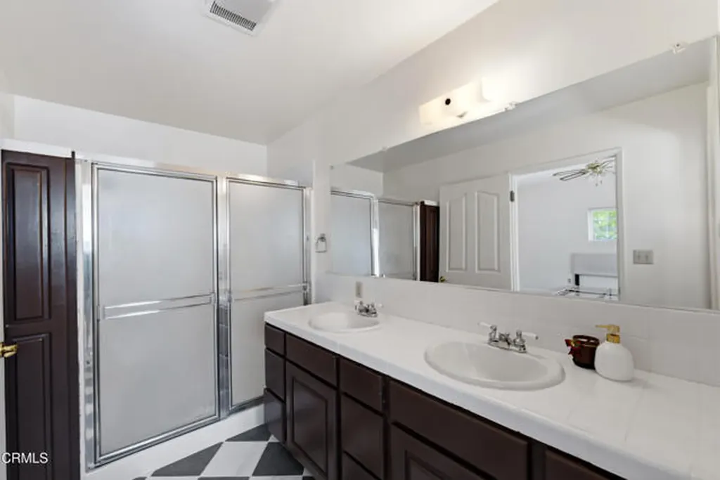 15811 Calle El Capitan Green Valley CA 91390