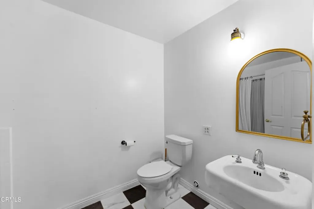 15811 Calle El Capitan Green Valley CA 91390