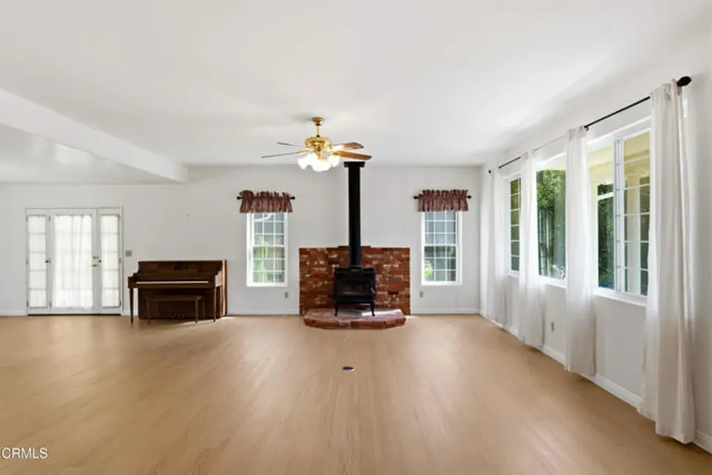 15811 Calle El Capitan Green Valley CA 91390