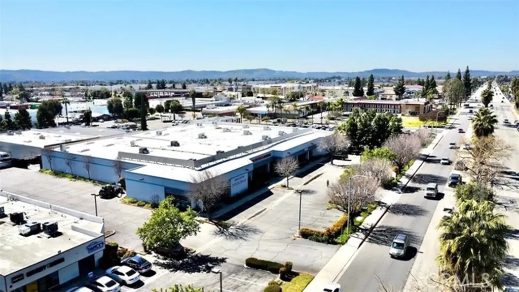 5407 Holt Boulevard Montclair CA 91763