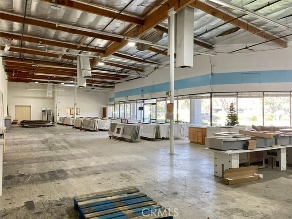 5407 Holt Boulevard Montclair CA 91763