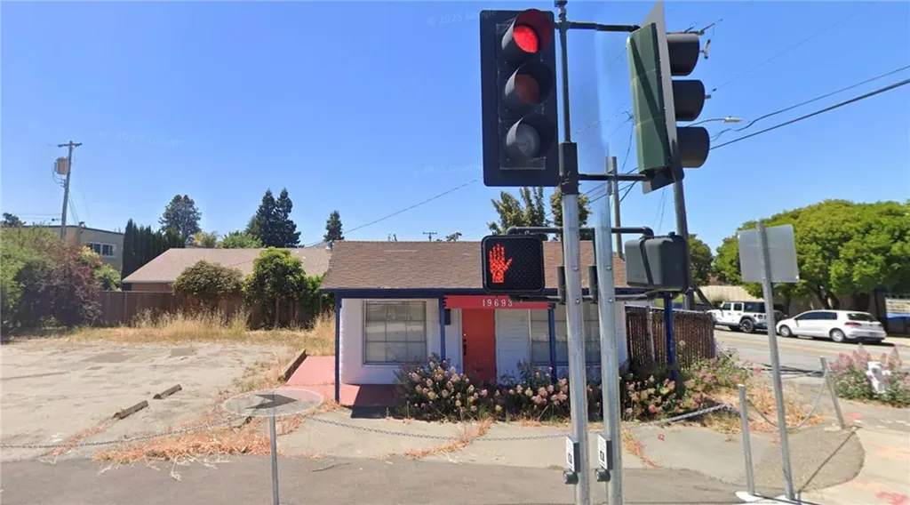 19693 Redwood Road Castro Valley CA 94546