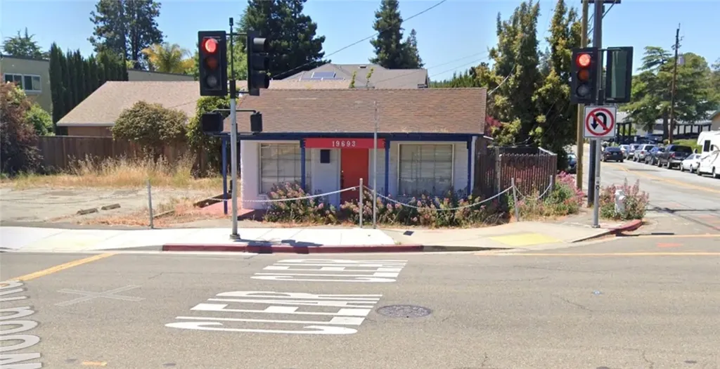 19693 Redwood Road Castro Valley CA 94546