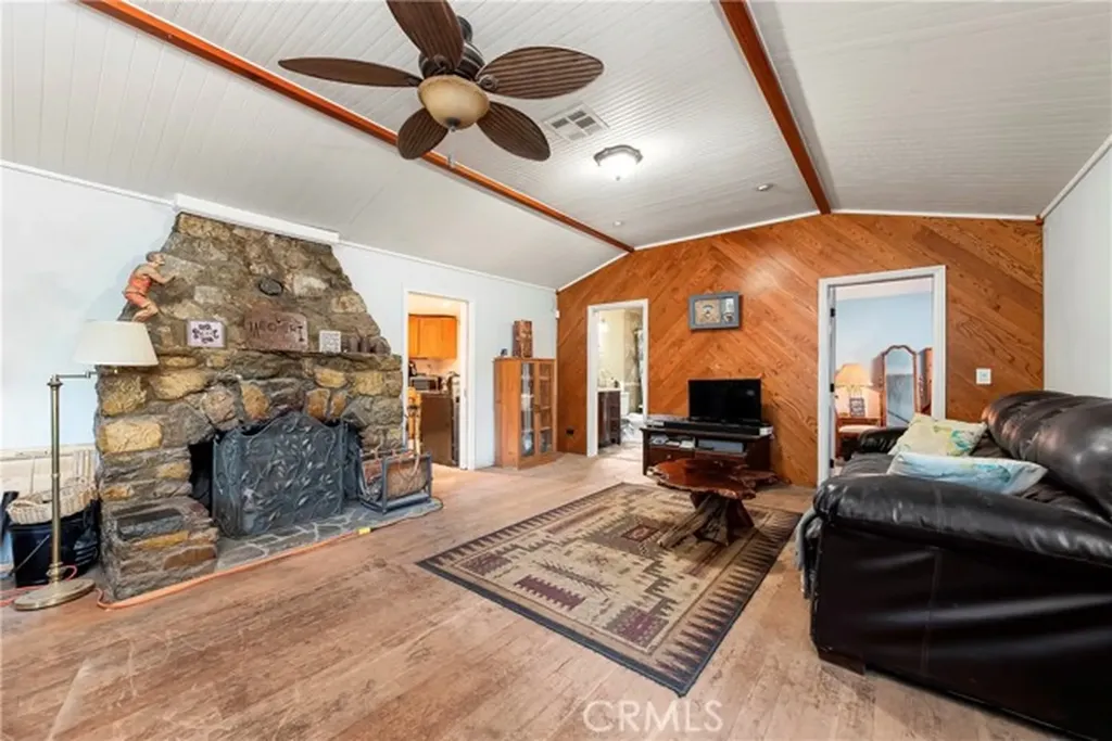 39100 Calle Essencial Green Valley CA 91390