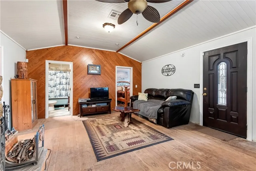 39100 Calle Essencial Green Valley CA 91390