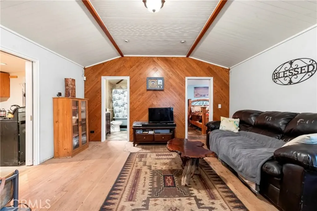 39100 Calle Essencial Green Valley CA 91390