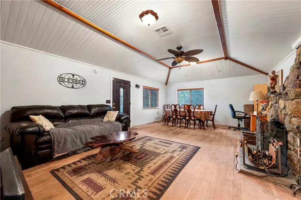 39100 Calle Essencial Green Valley CA 91390