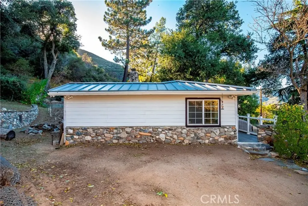 39100 Calle Essencial Green Valley CA 91390