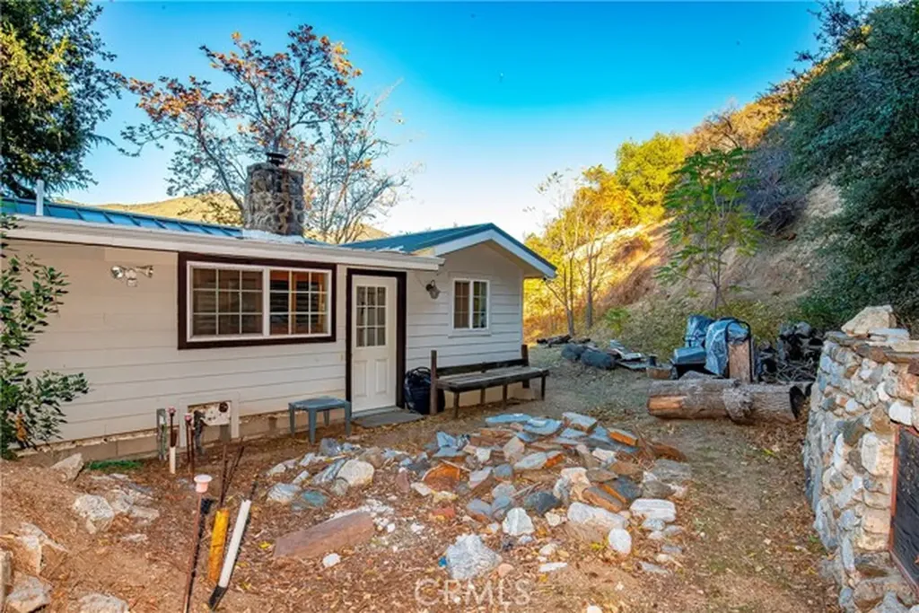 39100 Calle Essencial Green Valley CA 91390