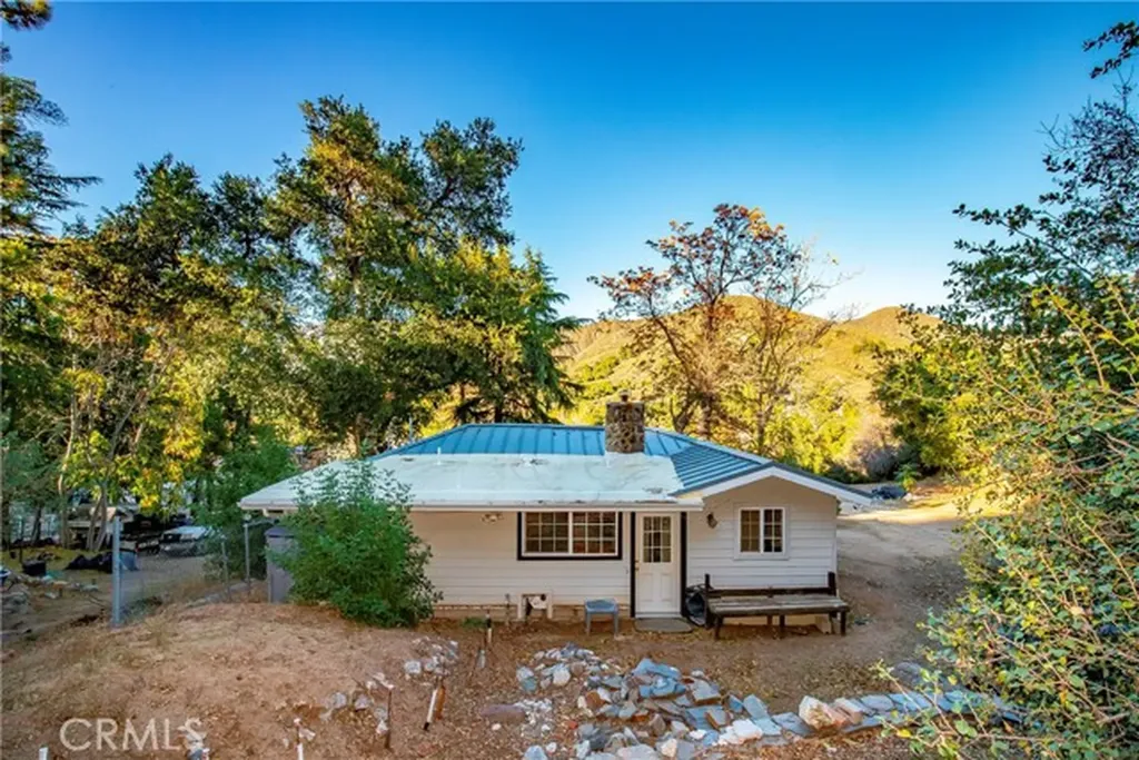 39100 Calle Essencial Green Valley CA 91390