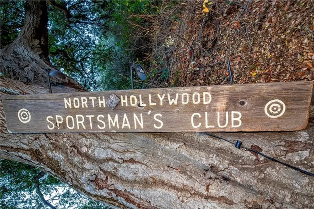 39100 Calle Essencial Green Valley CA 91390