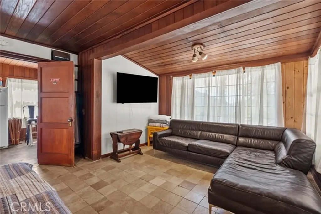 39813 Calle Carona Green Valley CA 91390