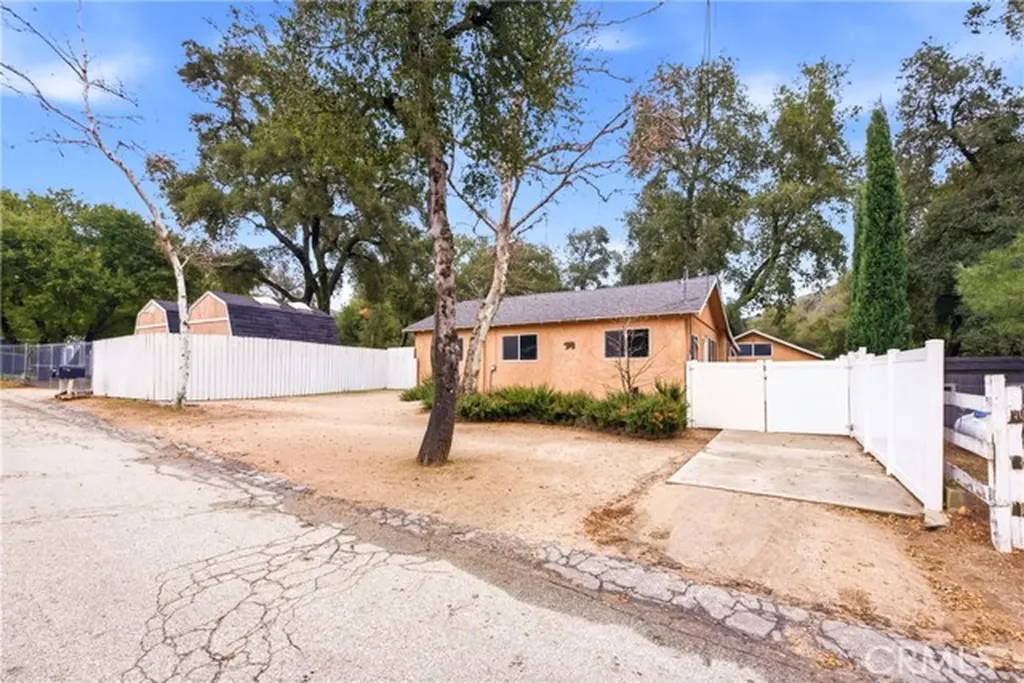 39608 Calle Cascada Green Valley CA 91390