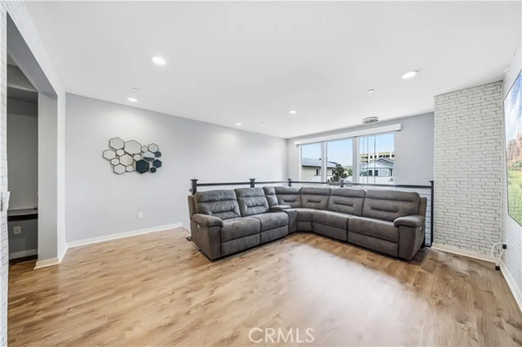 8847 Jacaranda Montclair CA 91763