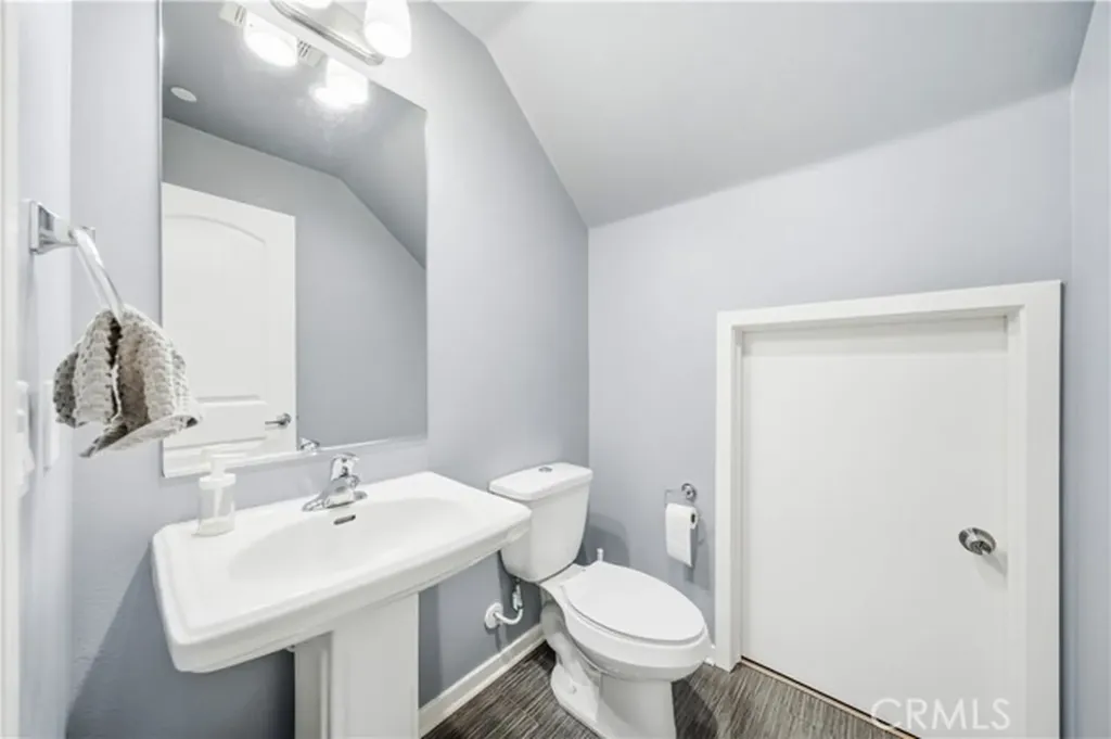8847 Jacaranda Montclair CA 91763