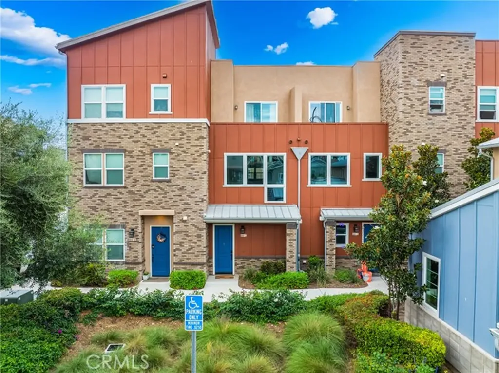 8847 Jacaranda Montclair CA 91763