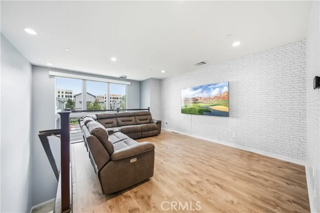 8847 Jacaranda Montclair CA 91763