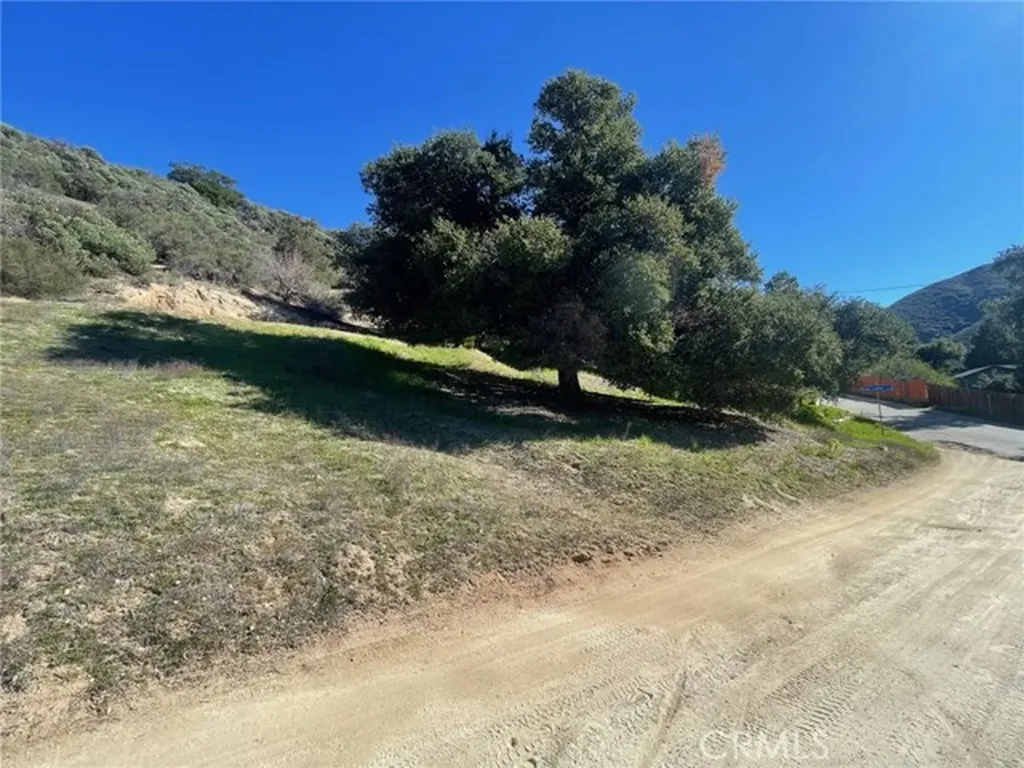 1 Corner El Capitan Lomita Green Valley CA 91350